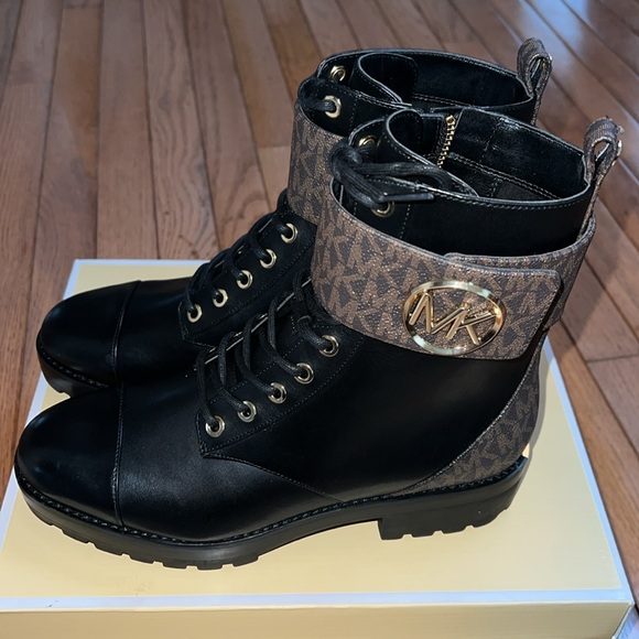 Michael Kors Women’s Tatum combat Lace-Up Boot - Picture 3 of 12